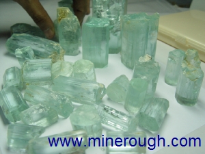 Aquamarine clean rough - Size